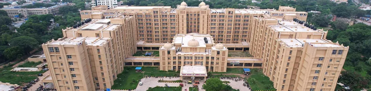 Gajra Raja Medical College image